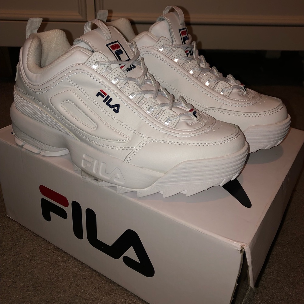 SIZE 8 WOMEN’S DISRUPTOR II PREMIUM FILAS